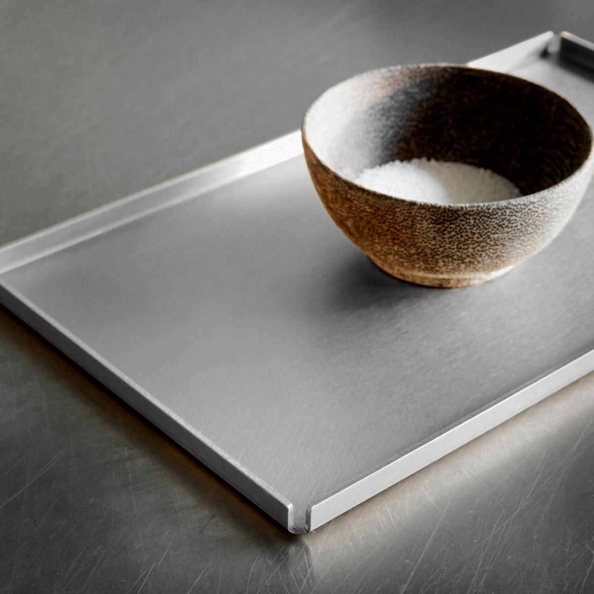 Kitchen roll holder + tray in brushed brass