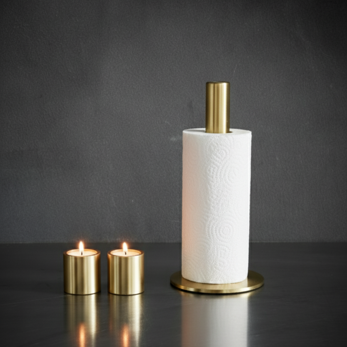 Køkkenrulleholder og fyrfadsstager i ægte messing